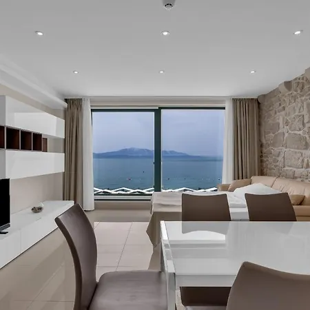 Premium Beachfront Zlatko * Brist